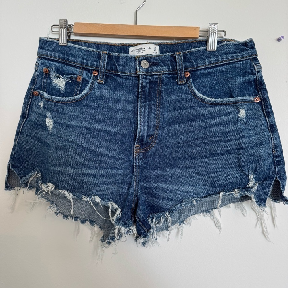 Abercrombie & Fitch Mid Rise Mom Short Curve Love Cut Off Raw Hem Size 10 30